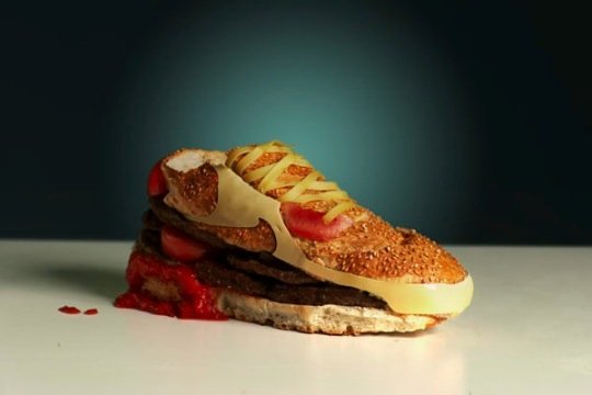 buty podobne do hamburgerów